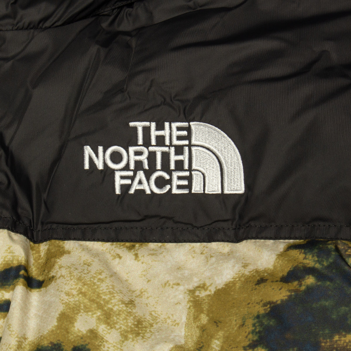 The North Face | 1996 Retro Nuptse Jacket
Style # NF0A3C8D5WO1
Color : Midnight Petrol / TNF Bleach Dye Print