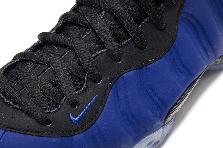 Nike - Air Foamposite One
Style # HJ5195-400
Color : Deep Royal / Black Ice
