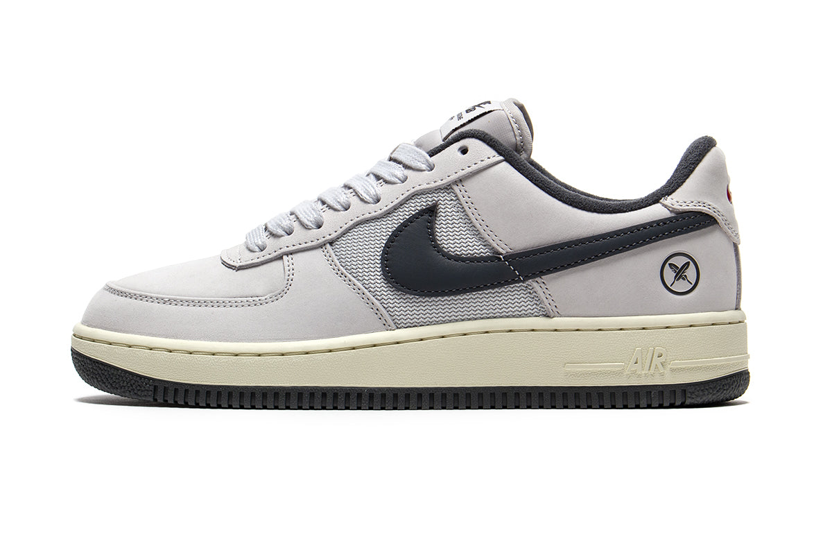 Nike SB - Air Force 1 SB x Yuto Horigome
Style # IO8439-100
Color : White / Iron Grey / White / Coconut Milk