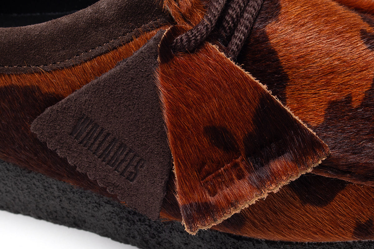 Clarks Original - Wallabee&nbsp;
Style # 26183072
Color : Brown Cow Print