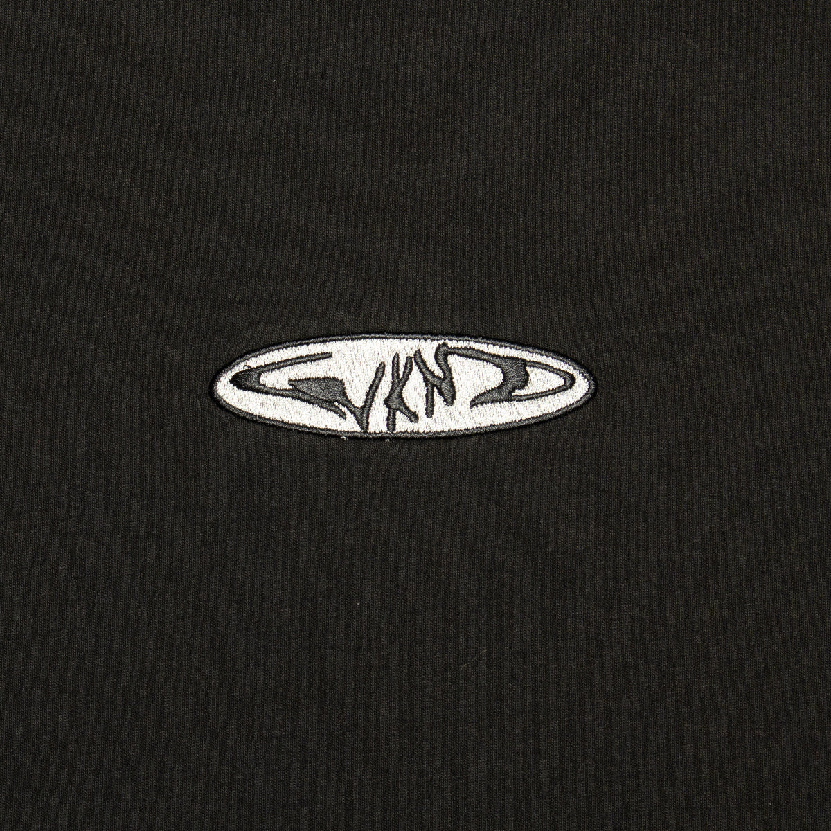 WKND | Fishbone Emblem T-Shirt
Color : Black