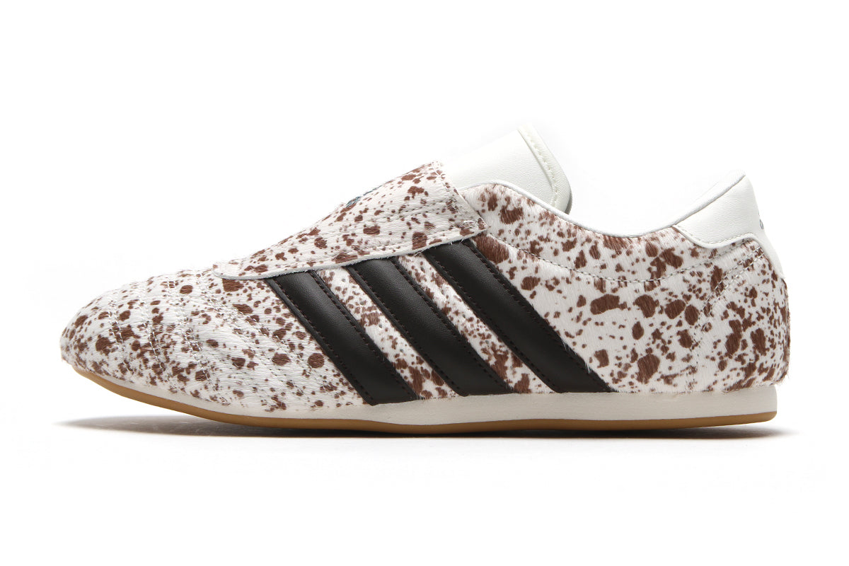 Adidas Originals - Taekwondo Pony Print
Style # KK4938
Color : Off White / Dark Brown / Gum