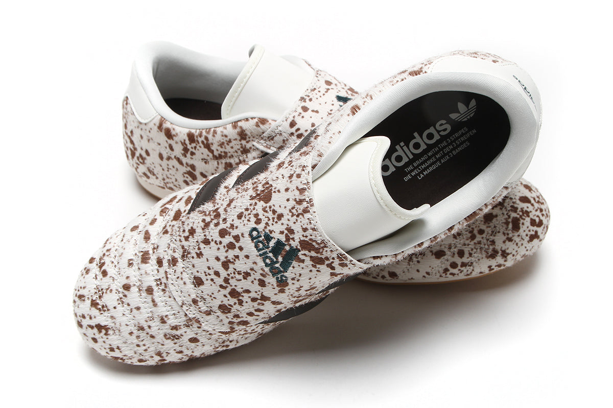 Adidas Originals - Taekwondo Pony Print
Style # KK4938
Color : Off White / Dark Brown / Gum