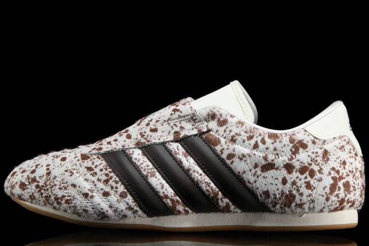 Adidas Originals - Taekwondo Pony Print
Style # KK4938
Color : Off White / Dark Brown / Gum
