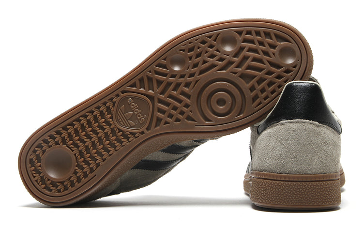 Adidas Originals - Handball Spezial
Style # KJ7413
Color : Silver Pebble / Core Black / Gum