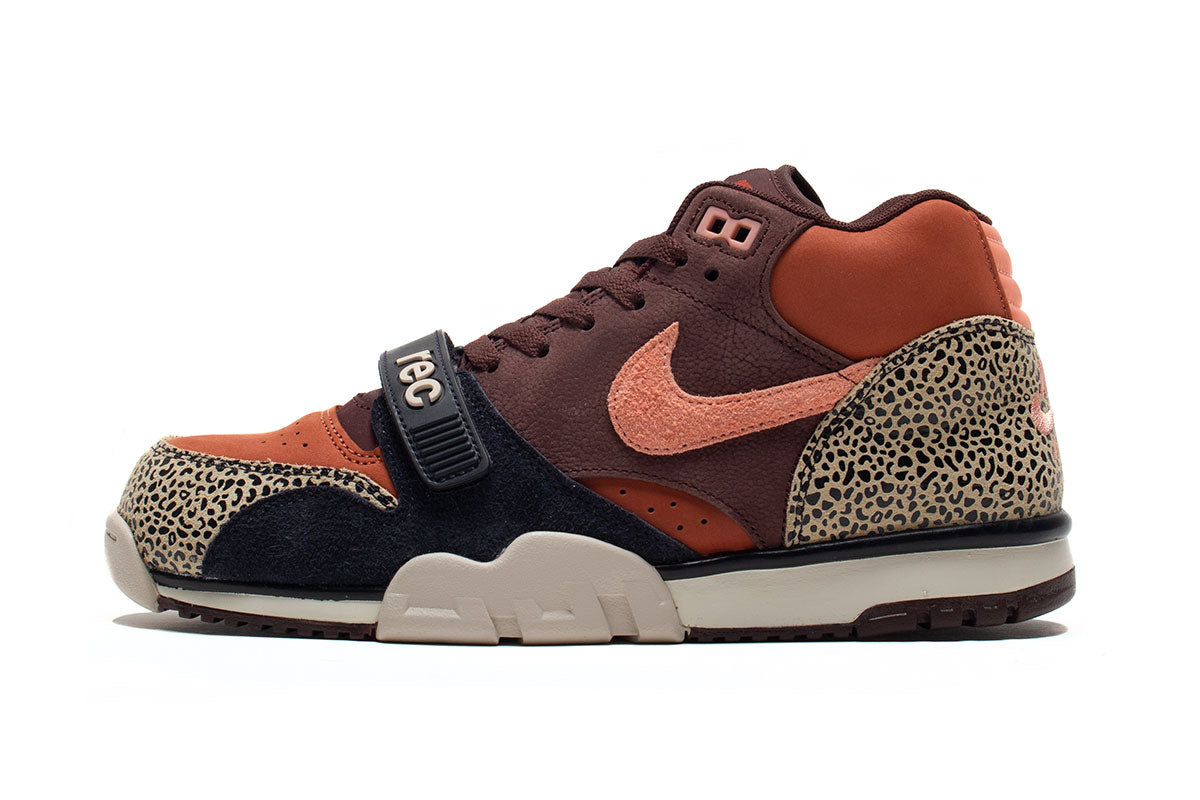 Nike SB - Air Trainer 1 x Arts-Rec
Style # IF0501-200
Color : Limestone / Pink Quartz / Earth / Dusty Peach