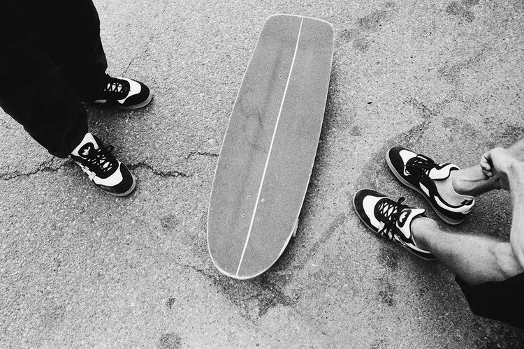 Adidas - Aloha Super x Gustav Tonnesen
Style # JR7101
Color : Core Black / Cloud White / Chalk White