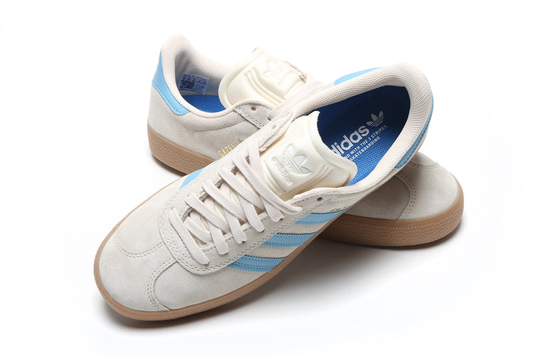 Adidas - Gazelle ADV
Style # JP5818
Color : Wonder White / Preloved Blue
