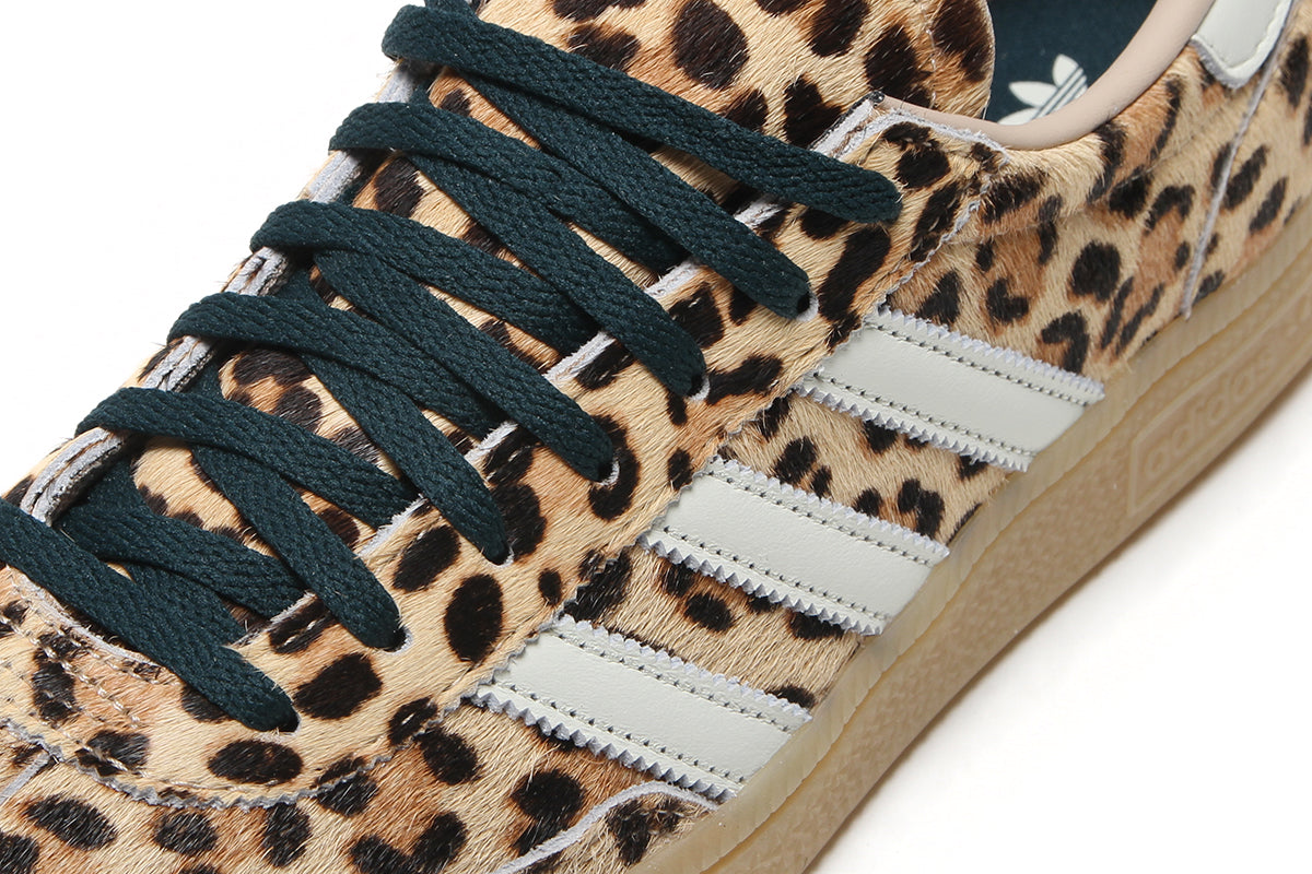 Adidas Originals - Women's Handball Spezial W
Style # KK3439
Color : Leopard Magic Beige / Ivory / Aurora Ivy