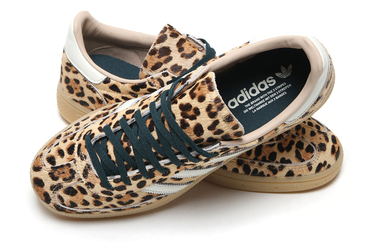 Adidas Originals - Women's Handball Spezial W
Style # KK3439
Color : Leopard Magic Beige / Ivory / Aurora Ivy