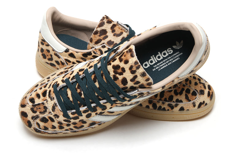 Adidas Originals - Women's Handball Spezial W
Style # KK3439
Color : Leopard Magic Beige / Ivory / Aurora Ivy