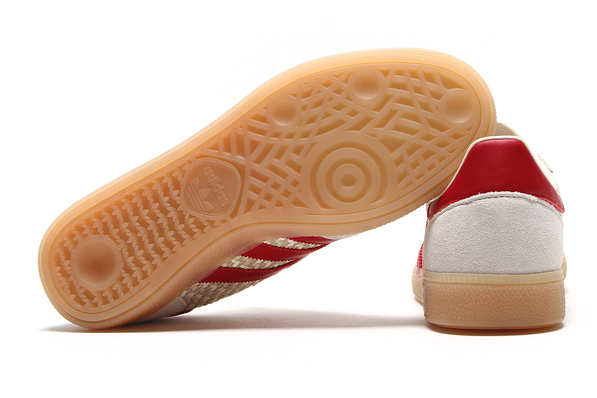 Adidas Originials - Women's Handball Spezial
Style # KH9821
Color : Wonder White / Team Victory Red / Gold Metallic