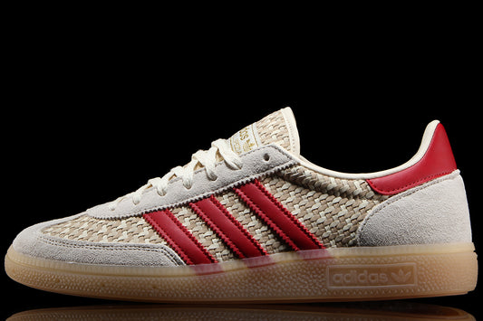 Adidas Originials - Women's Handball Spezial
Style # KH9821
Color : Wonder White / Team Victory Red / Gold Metallic