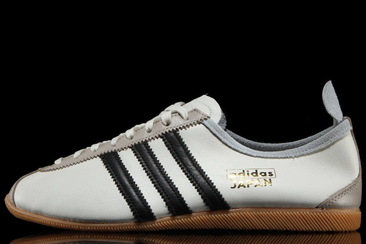 Adidas Originals - Japan
Style # KK3439
Color : Off White / Core Black / Wonder Beige