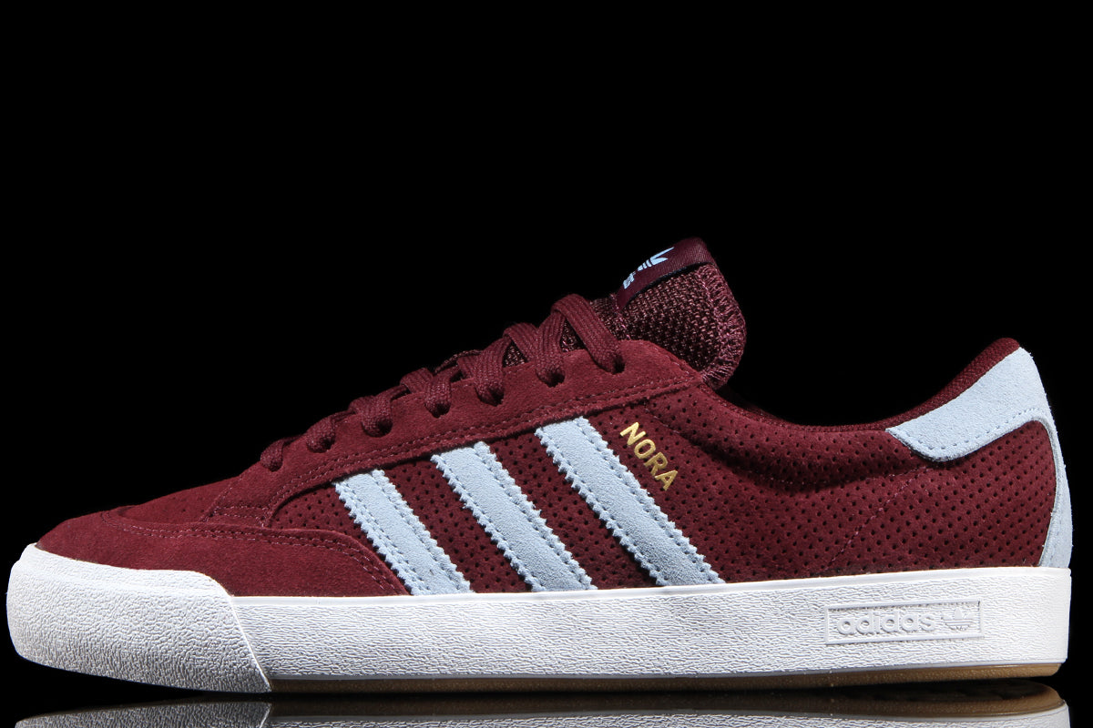 Adidas - Nora
Style # HQ4698
Color : Maroon / Clear Sky / Cloud White