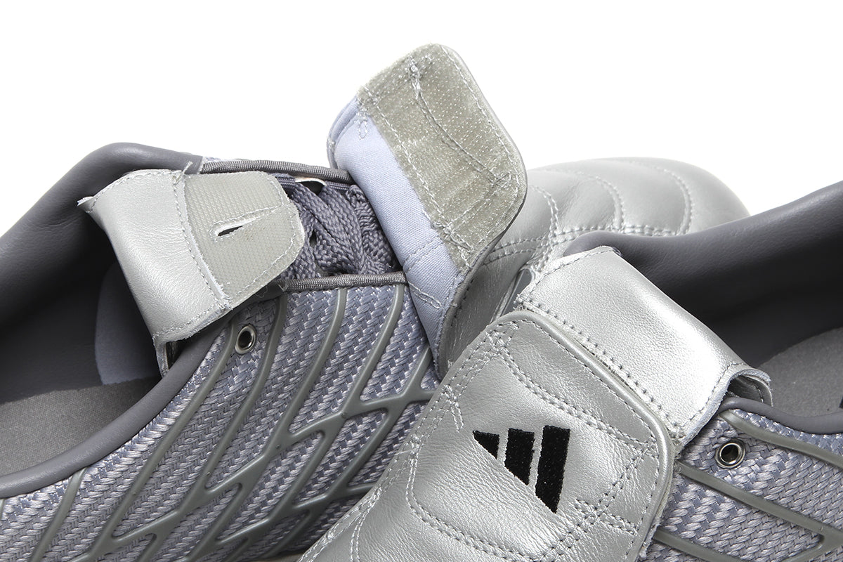 Adidas Originals - F50 Sala
Style # HQ9242
Color : Metallic Silver