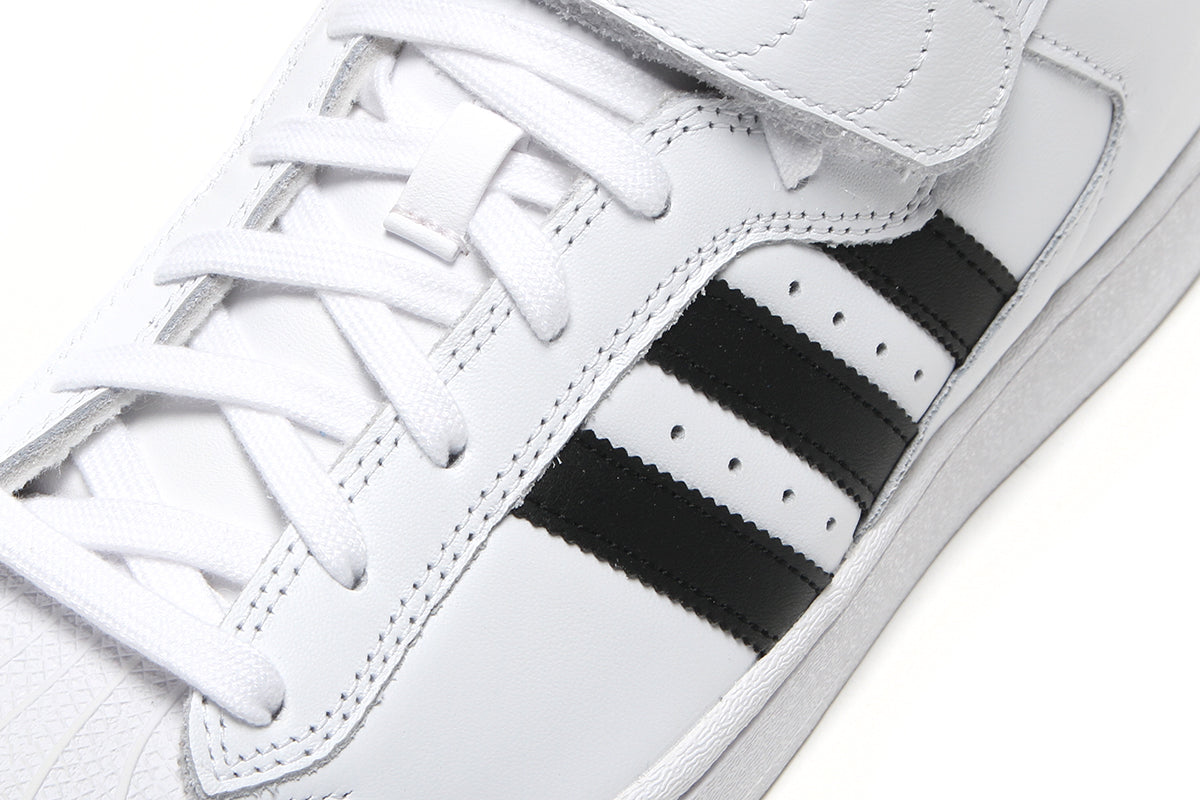 Adidas - Pro Shell ADV
Style # JP8535
Color : Footwear White / Core Black / Gold Metallic