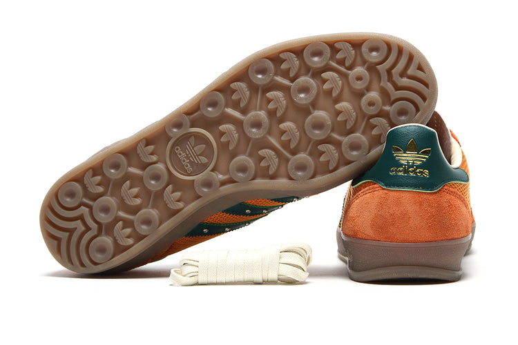 Adidas - Gazelle x Hardies
Style # KI7011
Color : Rustic Orange / Collegiate Green