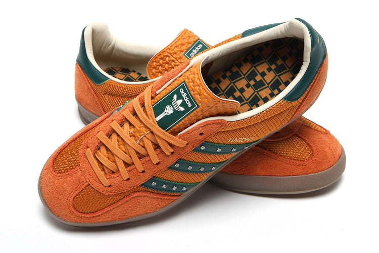 Adidas - Gazelle x Hardies
Style # KI7011
Color : Rustic Orange / Collegiate Green