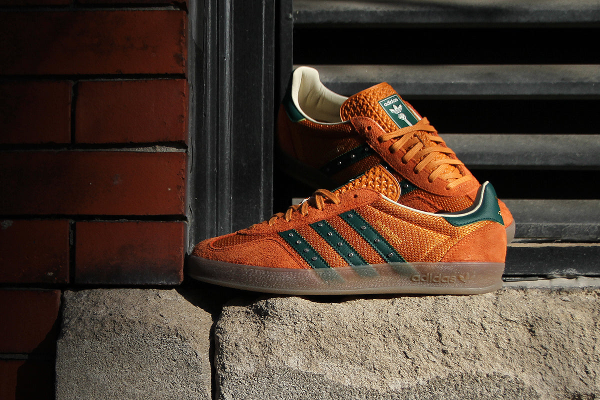 Adidas - Gazelle x Hardies
Style # KI7011
Color : Rustic Orange / Collegiate Green