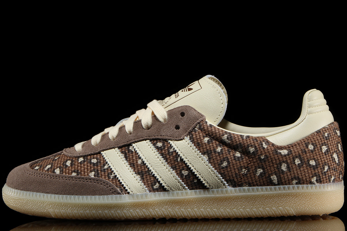 Adidas Originals - Samba OG
Style # KK2280
Color : Preloved Brown / Warm Vanilla / Sand Strata