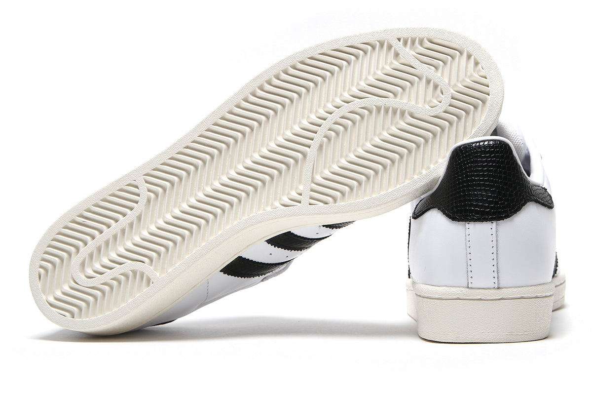 Adidas - Superstar ADV
Style # KI5727
Color : Cloud White / Core Black / Gold Metallic