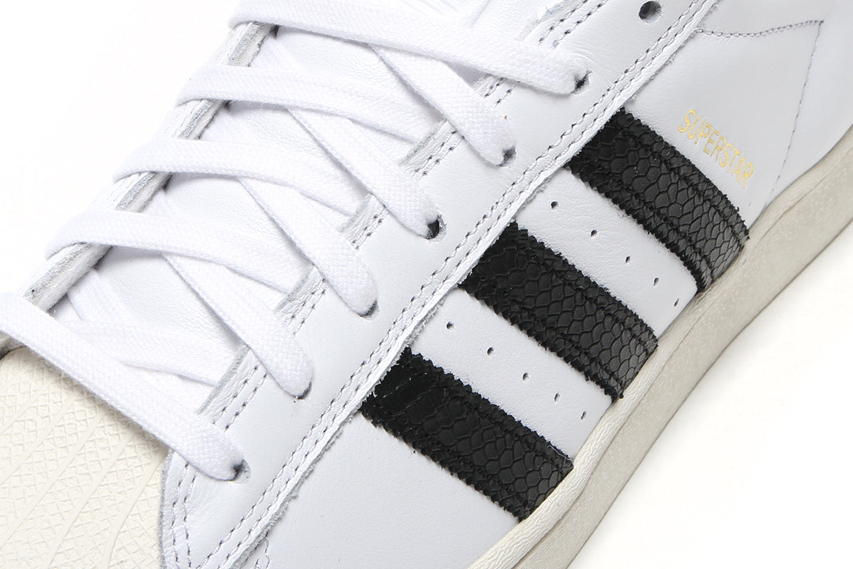 Adidas - Superstar ADV
Style # KI5727
Color : Cloud White / Core Black / Gold Metallic