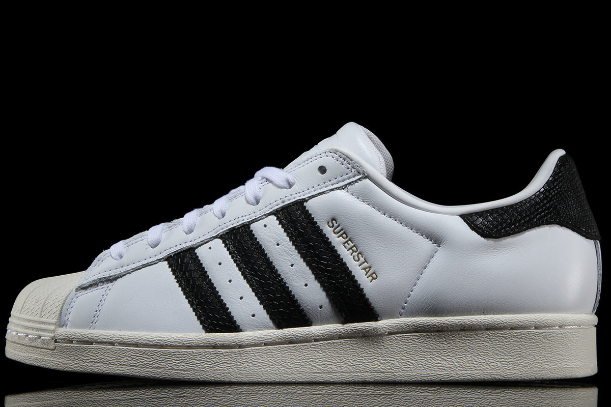 Adidas - Superstar ADV
Style # KI5727
Color : Cloud White / Core Black / Gold Metallic
