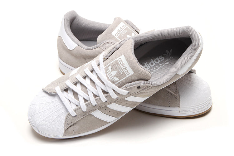 Adidas Skateboarding - Superstar ADV
Style # KI5733
Color : Clear Granite / Cloud White / Gold Metallic