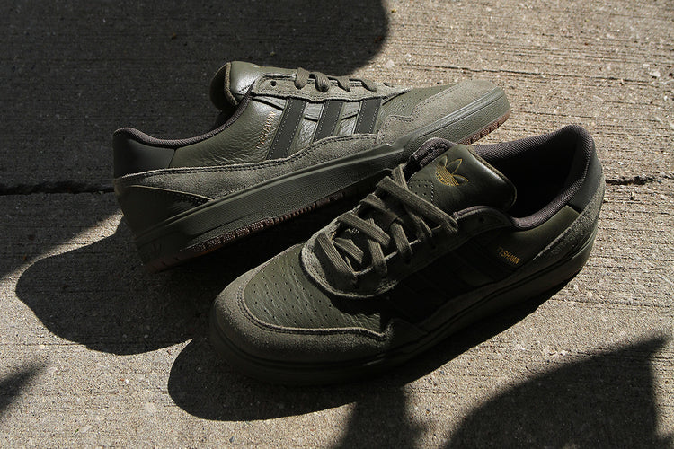Adidas - Tyshawn II
Style # JQ1132
Color : Olive Strata / Shadow Olive / Gum