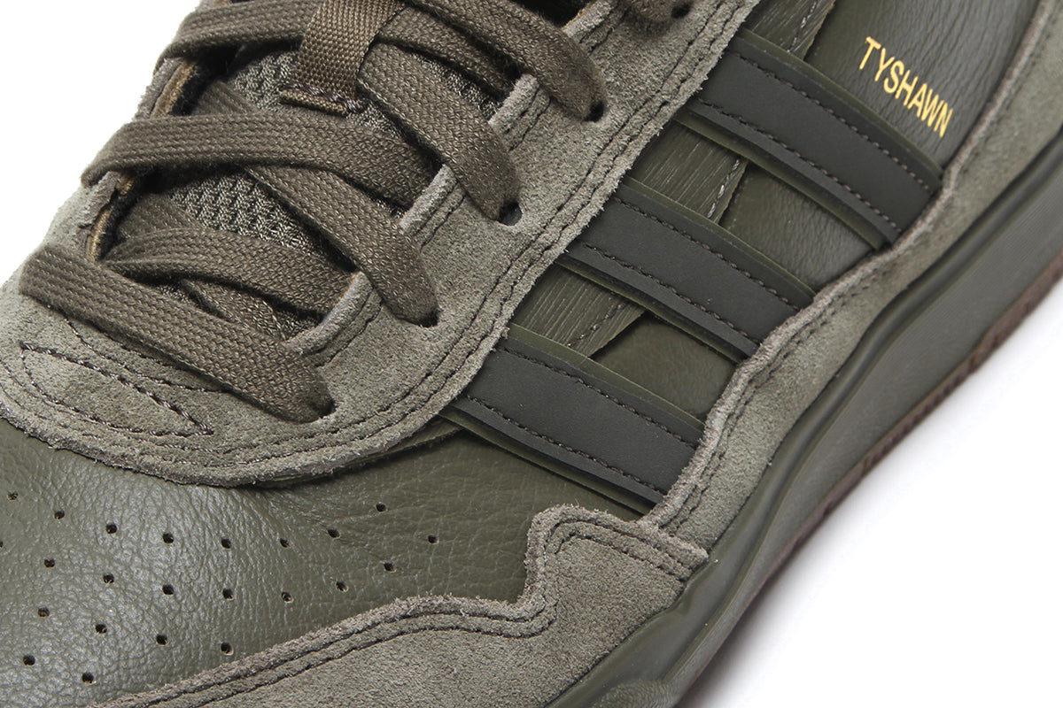 Adidas - Tyshawn II
Style # JQ1132
Color : Olive Strata / Shadow Olive / Gum