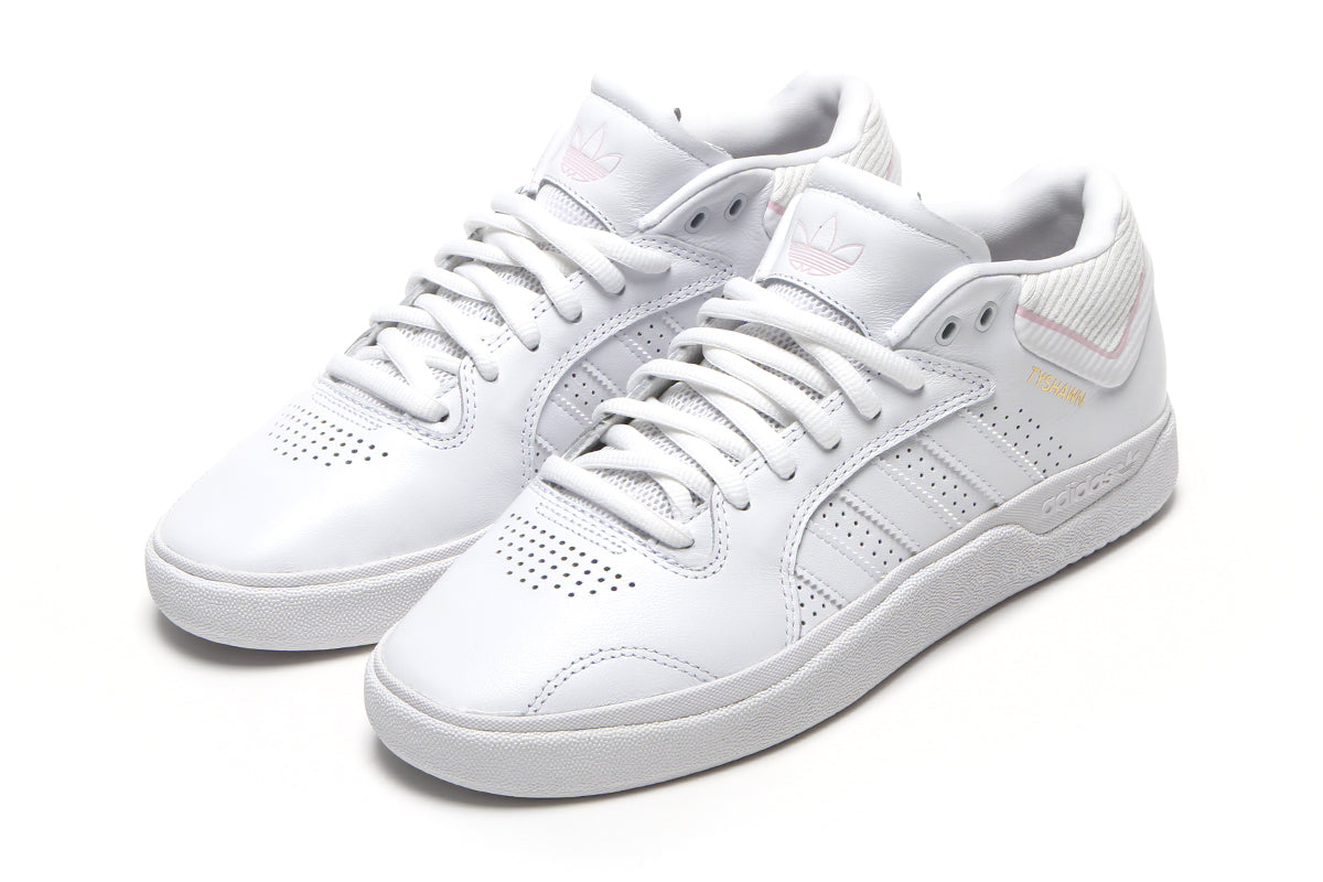 Adidas - Tyshawn
Style # JQ1136
Color : Footwear White