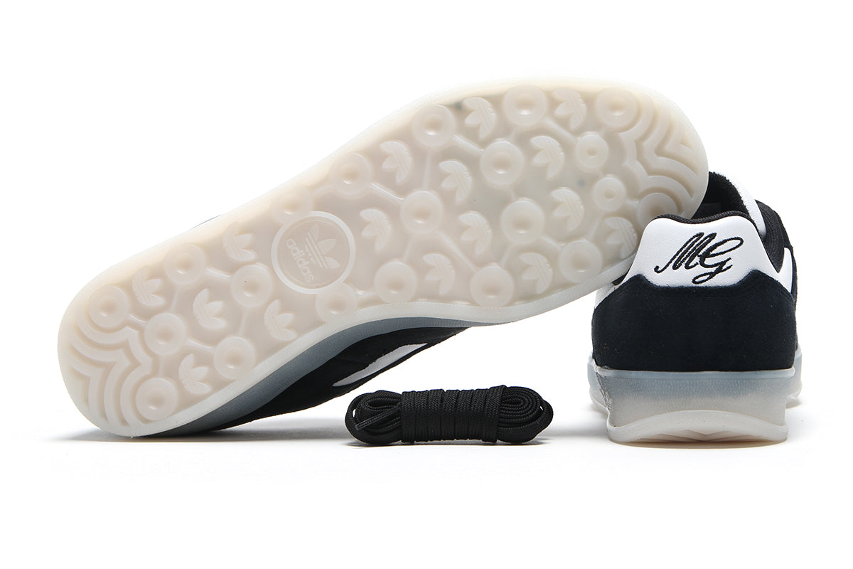 Adidas - Aloha Super x Gustav Tonnesen
Style # JR7101
Color : Core Black / Cloud White / Chalk White