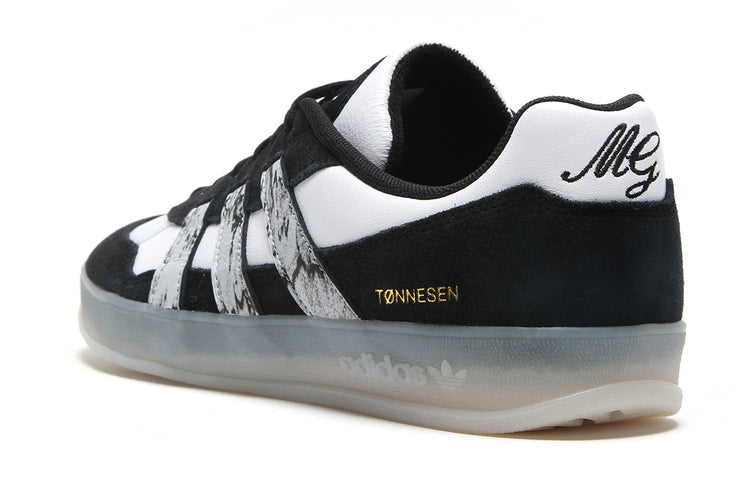 Adidas - Aloha Super x Gustav Tonnesen
Style # JR7101
Color : Core Black / Cloud White / Chalk White