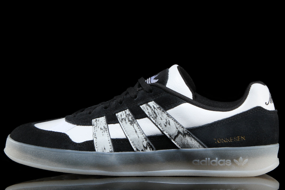 Adidas - Aloha Super x Gustav Tonnesen
Style # JR7101
Color : Core Black / Cloud White / Chalk White