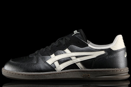 Asics | Skyhand OG
Style # 1203A452.002
Color : Black / Oatmeal