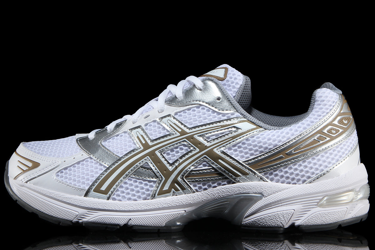 Asics - Gel-1130
Style # 1203A609.104
Color : White / Pepper