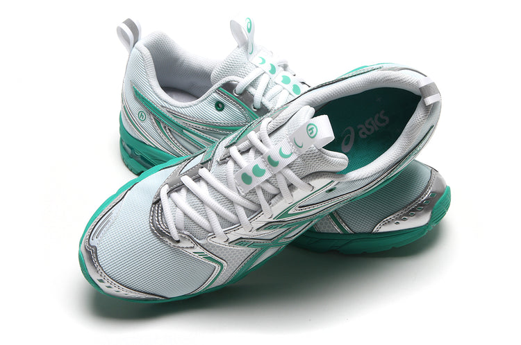 Asics - Gel-DS Trainer 14 x Hidden NY
Style # 1203A974.100
Color : White / Blarney