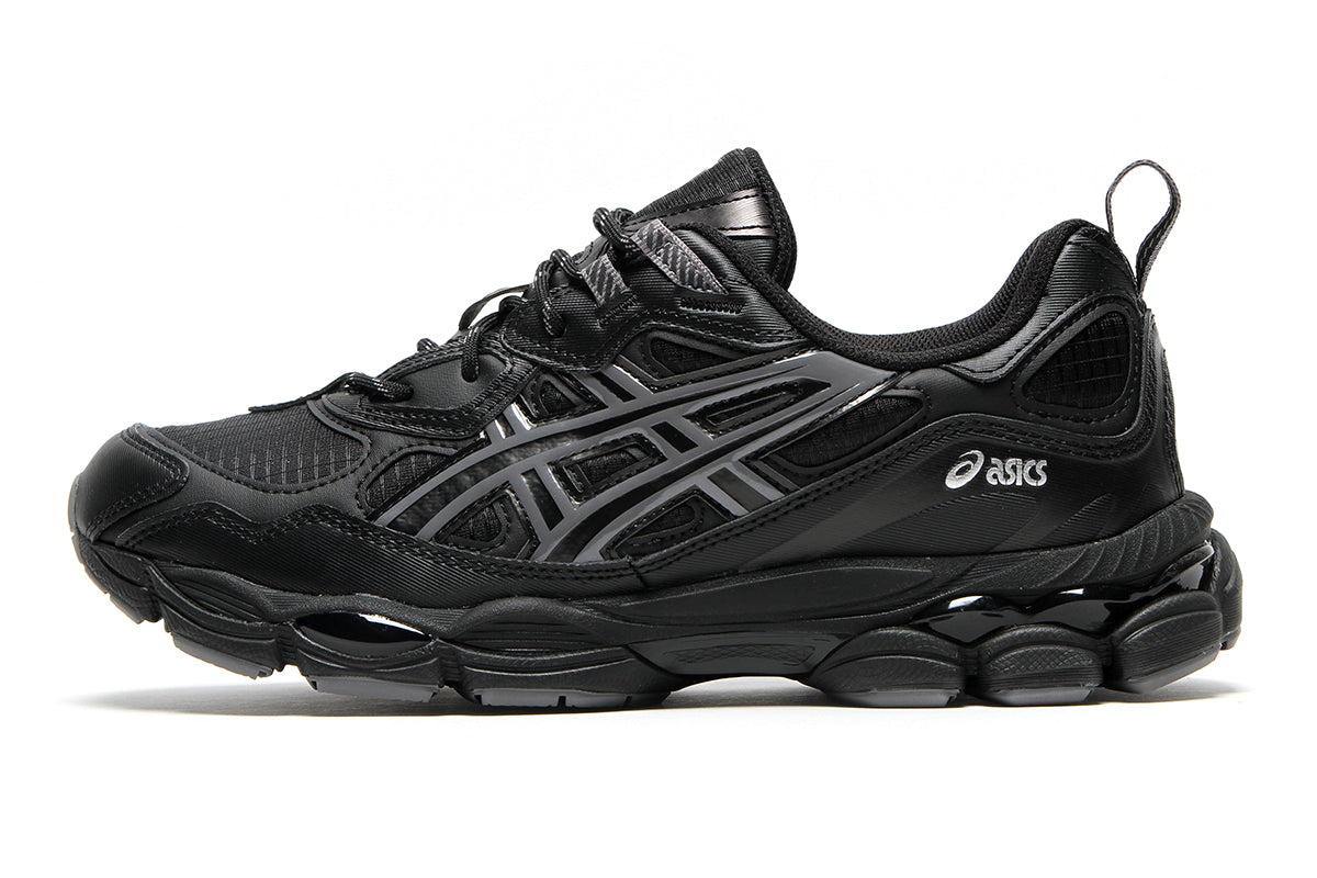 Asics - Gel-NYC Utility
Style # 1203B226.001
Color : Black / Carbon