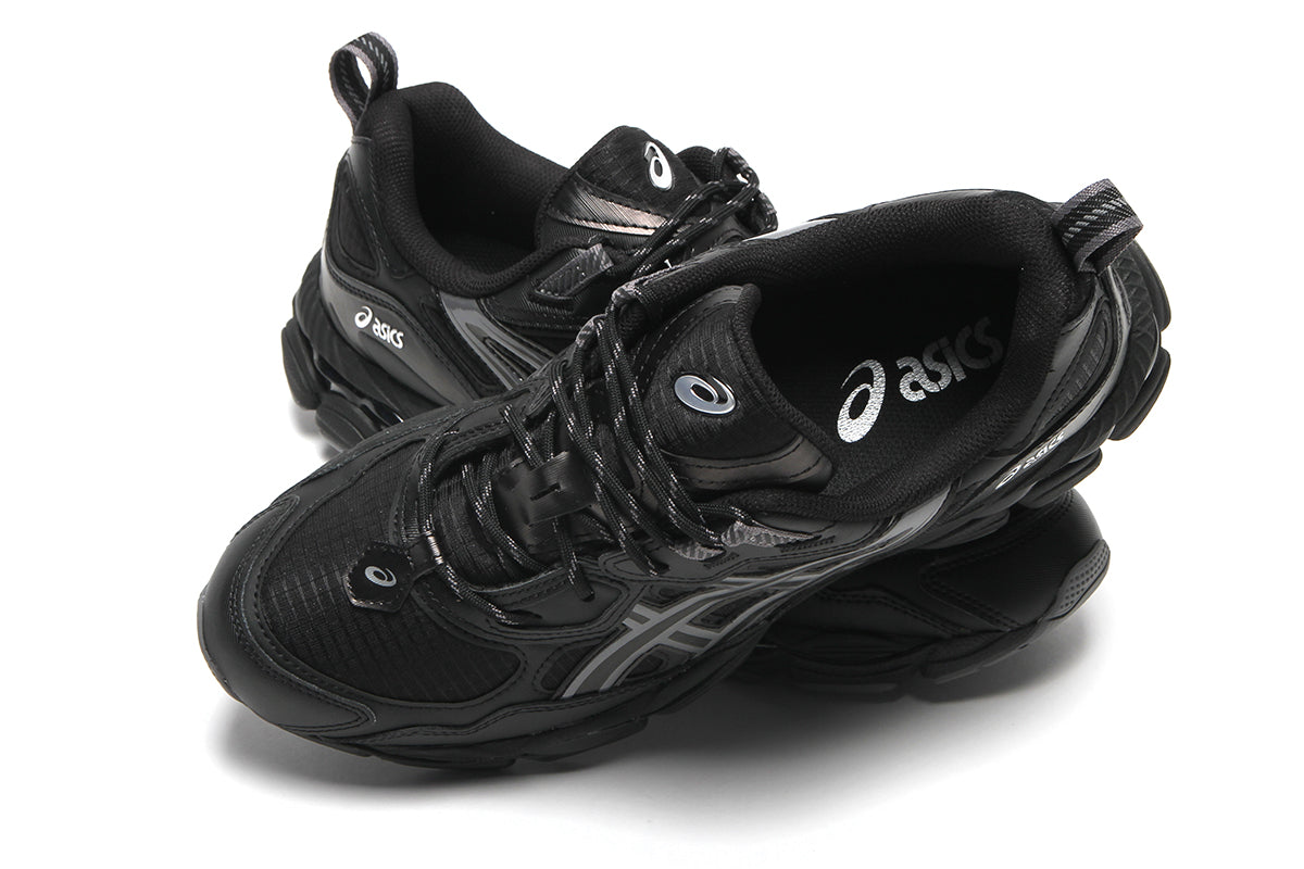 Asics - Gel-NYC Utility
Style # 1203B226.001
Color : Black / Carbon