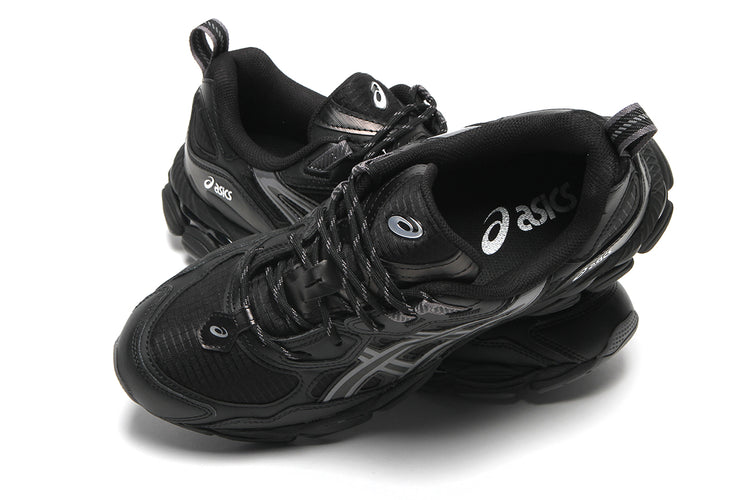 Asics - Gel-NYC Utility
Style # 1203B226.001
Color : Black / Carbon