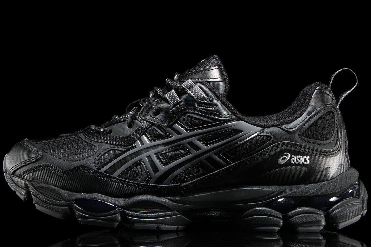 Asics - Gel-NYC Utility
Style # 1203B226.001
Color : Black / Carbon