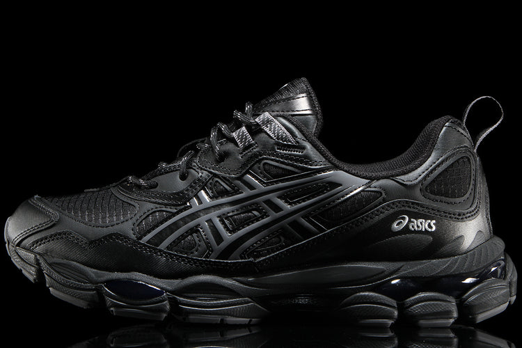Asics - Gel-NYC Utility
Style # 1203B226.001
Color : Black / Carbon