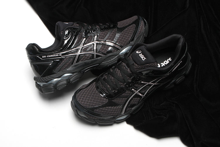Asics - Gel-Cumulus 16
Style # 1203B071.020
Color : Graphite Grey / Black