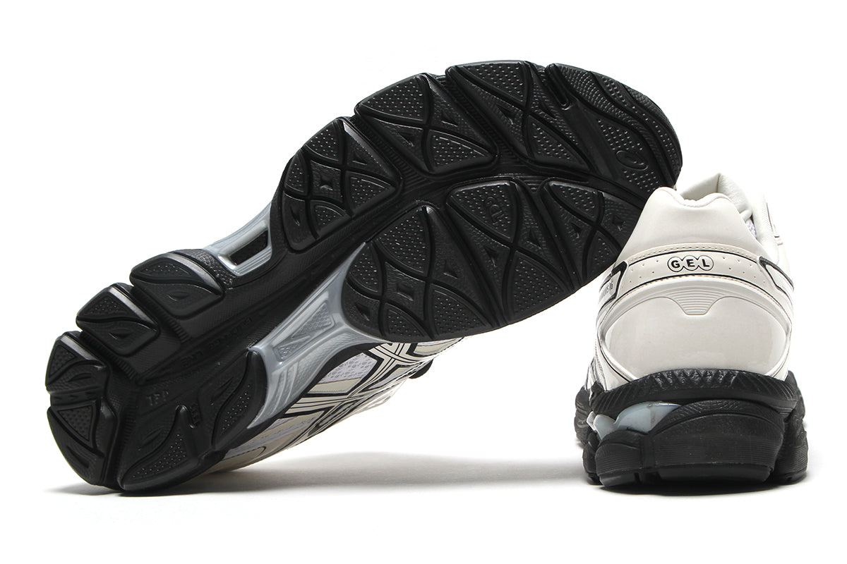 Asics - Gel-Cumulus 16
Style # 1203B071.100
Color : White / Cream / Black