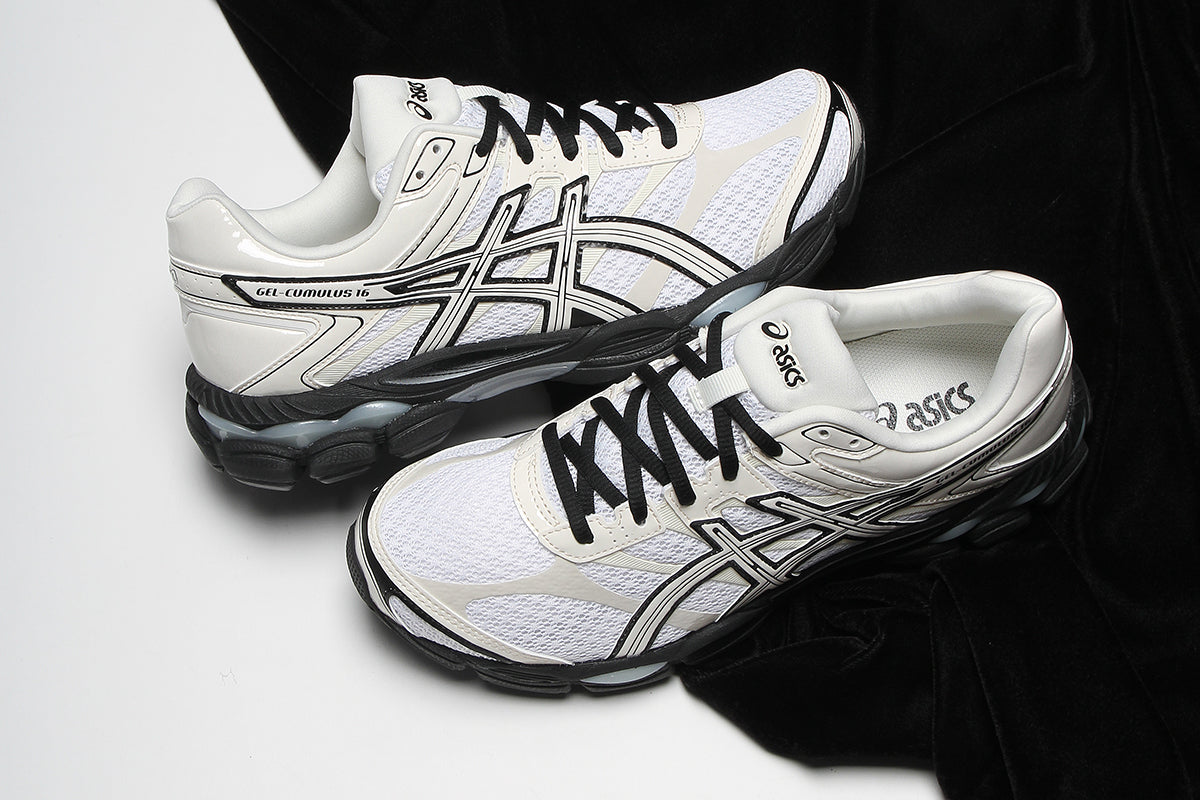 Asics - Gel-Cumulus 16
Style # 1203B071.100
Color : White / Cream / Black