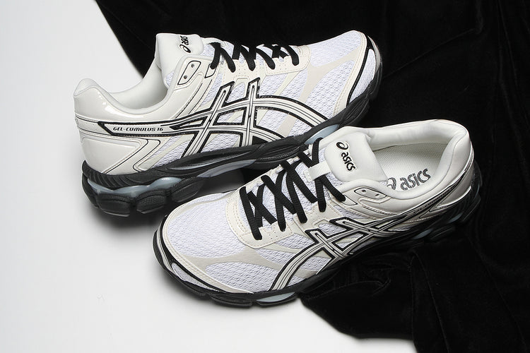 Asics - Gel-Cumulus 16
Style # 1203B071.100
Color : White / Cream / Black