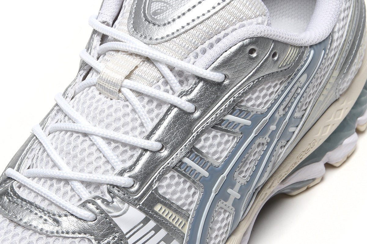 Asics - Gel-Kayano 12.1
Style # 1203A759.101
Color : White / Dolphin Grey