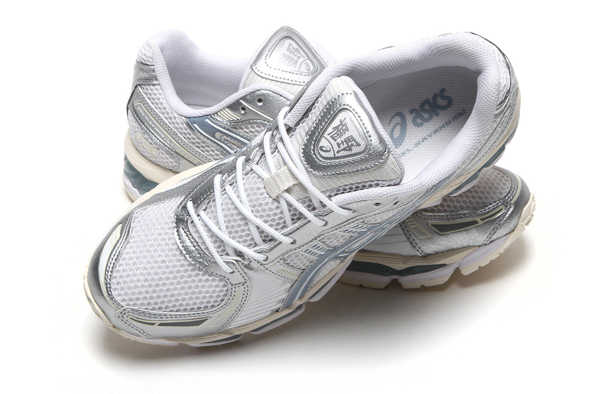 Asics - Gel-Kayano 12.1
Style # 1203A759.101
Color : White / Dolphin Grey