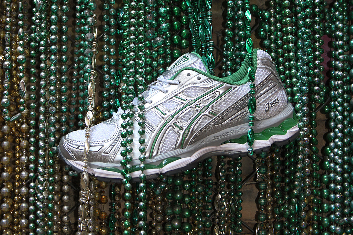 Asics - Gel-Kayano 12.1
Style # 1203A759.100
Color : White / Pure Silver